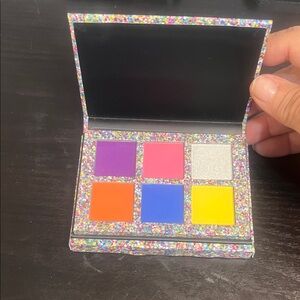 Revolution Colorful Eyeshadow Palette - Vivid Hues